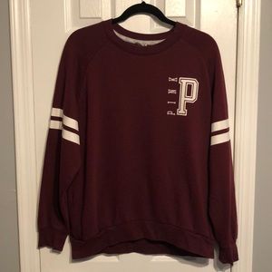 Barely worn maroon crewneck !!!